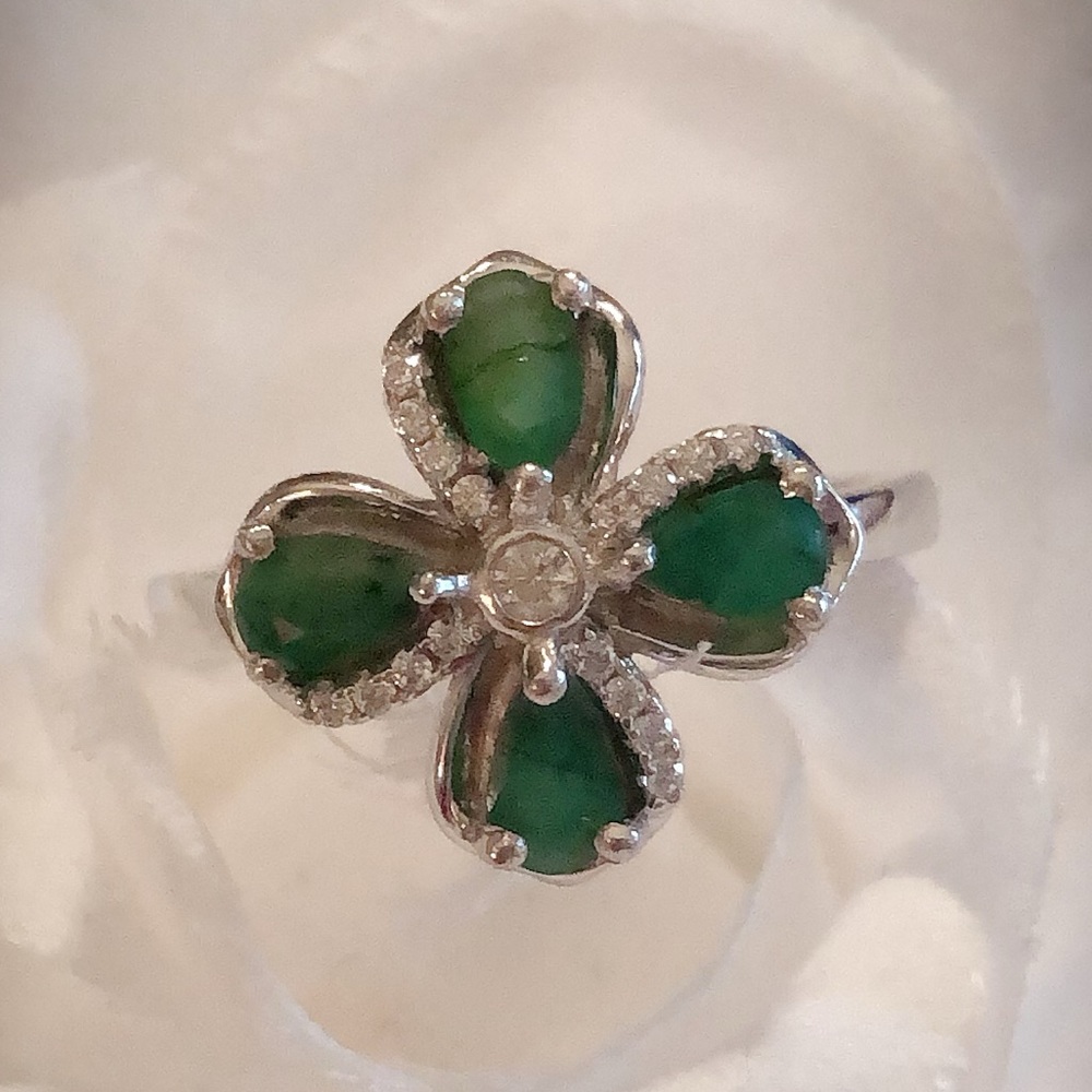Natural Emerald Four Leaf Clover Ring - Picture 2 of 5